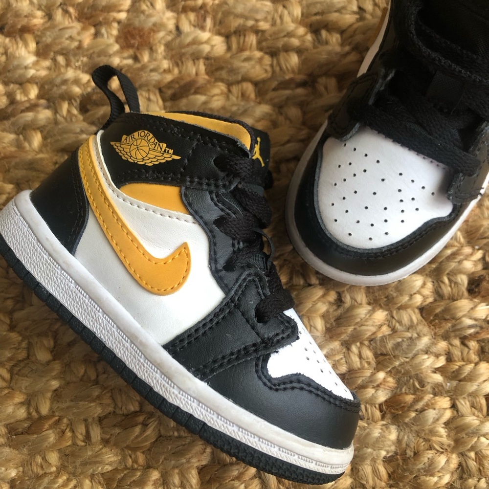 Nike Air Jordan 1 Mid TD 'Black University Gold'. Size 5
